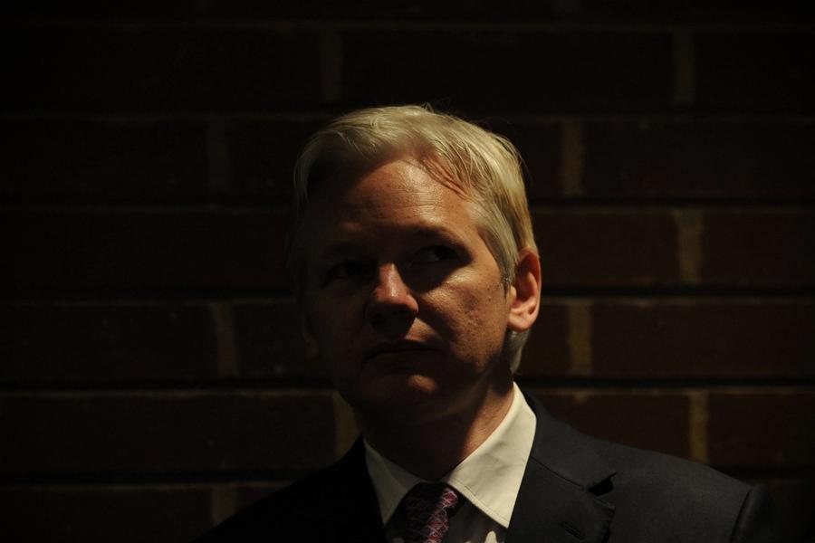 Etter fem år i britisk fengsel er ankesaken til Julian Assange i gang. 