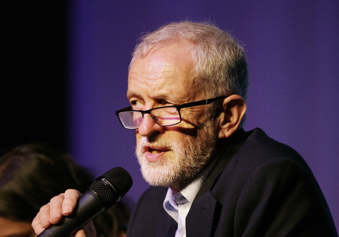 Brighton 20190923 
  
 Labour Party Conference 2019. I Brighton avholdes den årlige Labour konferansen, hvor partiet blant annet skal ta stilling til Brexit. 
  
 Labour-leder Jeremy Corbyn deltar I et panel under ’The World Transformedª, hvor temaet er ’Crimes For Humanityª. 
  
 Foto: Andrea Gjestvang, Klassekampen