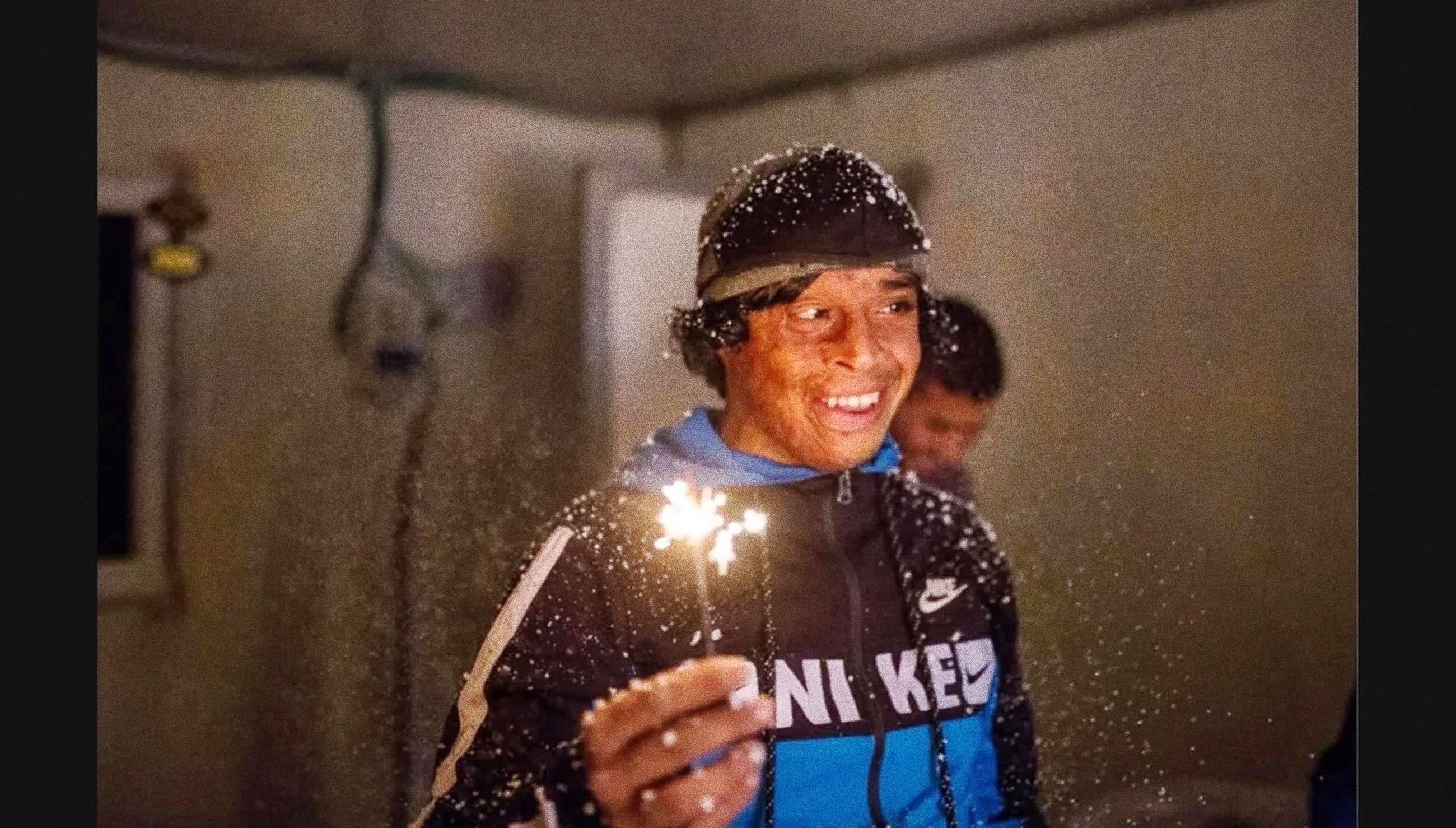 DREPT: Palestinske Awdah Hathaleen, som bidro til den Oscar-belønte dokumentarfilmen «No Other Land», feirer her bursdagen sin i 2021.