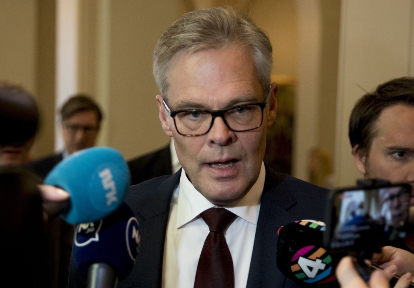 Etter et omstridt innlegg på Facebook, som i over en uke har holdt et nyhetstrykk i Norge, velger justisminister Sylvi Listhaug (Frp) å gå av som statsråd. 
  
 Bildet: Hans Andreas Limi (Frp) 
  
 Foto: Tom Henning Bratlie