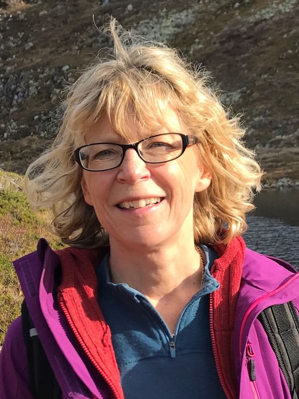 Signe Marie Fosli Stenseth (59) står opp for det som er litt politisk ukorrekt