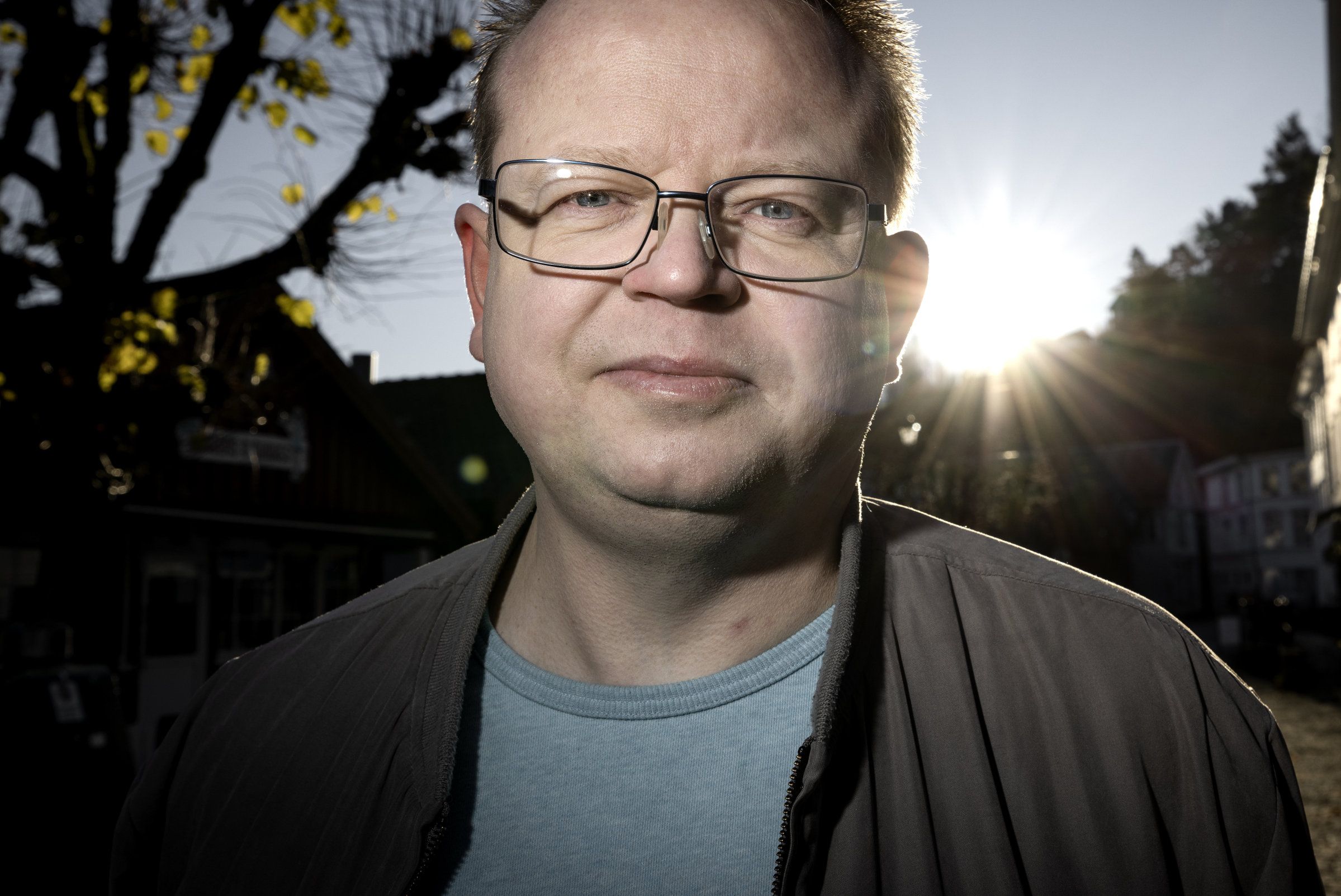 21.11.2021, Tvedestrand. 
 Yngve W. Monrad er folkevalgt og ufør. 
 Uføre folkevalgte får godgjørelsen sin havlert når det innføres ny modell fra nyttår. 
 Foto: Tomm W. Christiansen