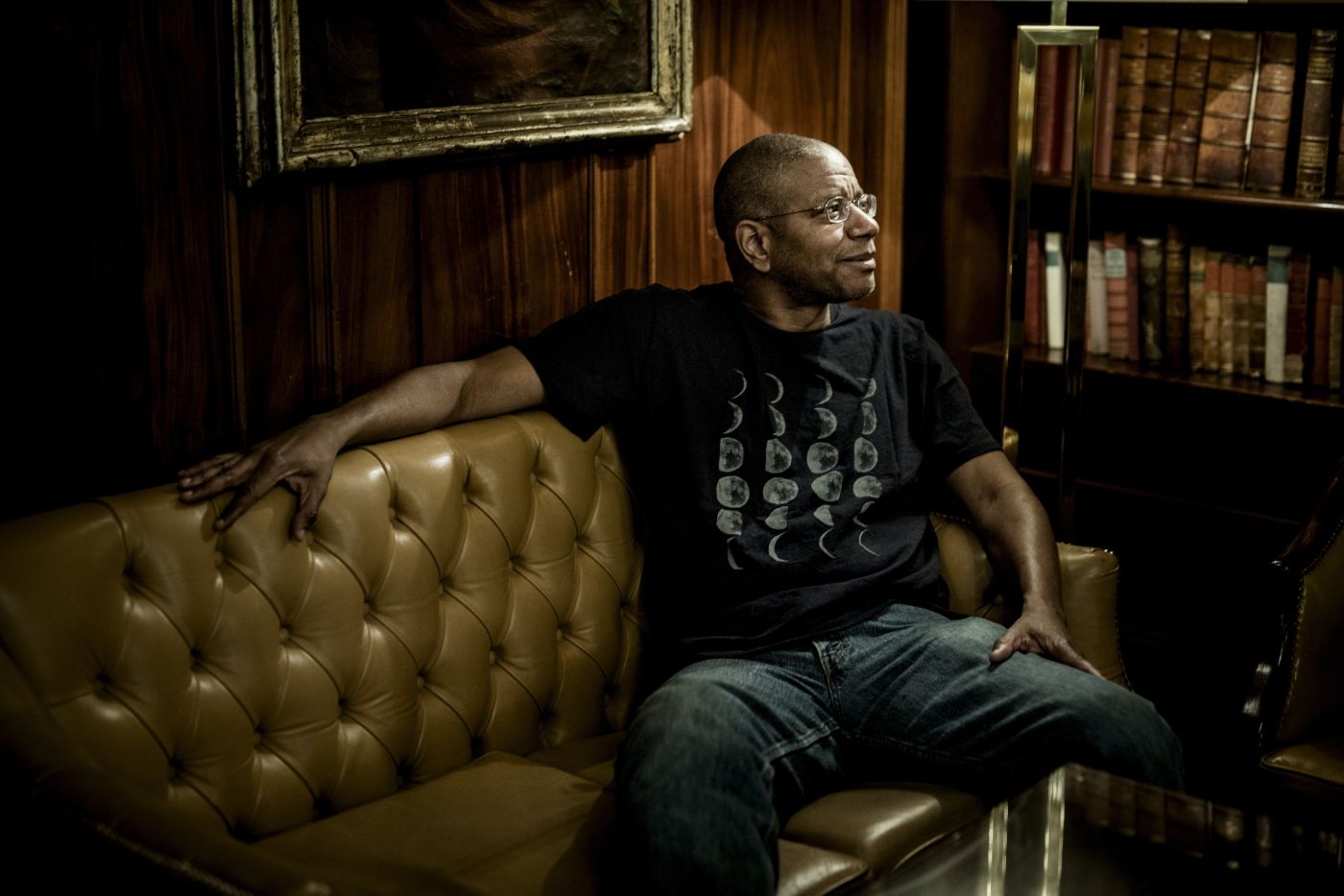 Paul Beatty er den første amerikaneren som har vunnet Man Booker-prisen for The Sellout, som nå er oversatt til norsk. Ekstremt morsom satire som harselerer med det meste i det "postrasistiske" USA. Romanen følger Meg, som stilles for Høyesterett for å ha forsøkt å gjeninnføre slaveriet og segregasjonen.