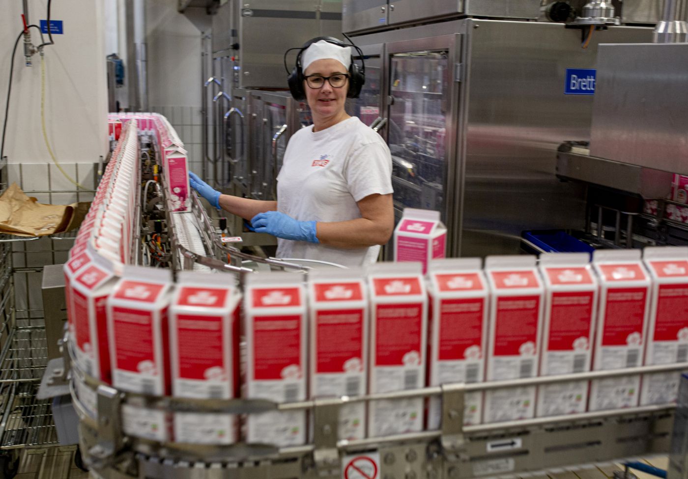 Elin Formo stortrives i jobben, og er spent på hvordan kuttene vil slå ut. -Jeg håper at den gode utviklingen her fortsetter, sier hun. 
  
 Foto: Ole Magnus Rapp