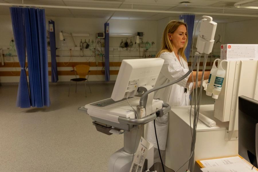 Legens dagbok fra 17,5 timer på jobb: «Jeg er redd, sulten og må tisse»