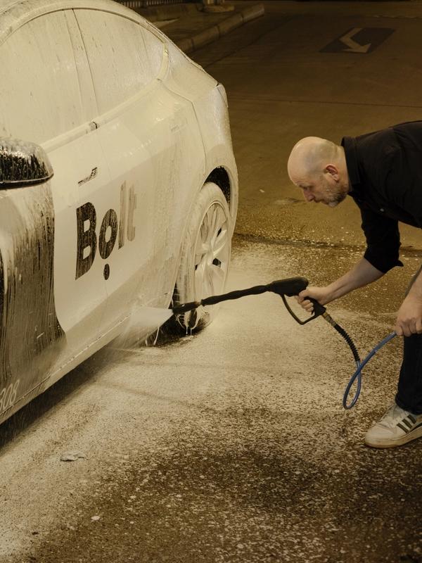 Bolt og Uber bestemmer betalingen og kan straffe sjåførene hvis de ikke godkjenner oppdrag. Er app­­­sjåførene egentlig arbeidstakere?