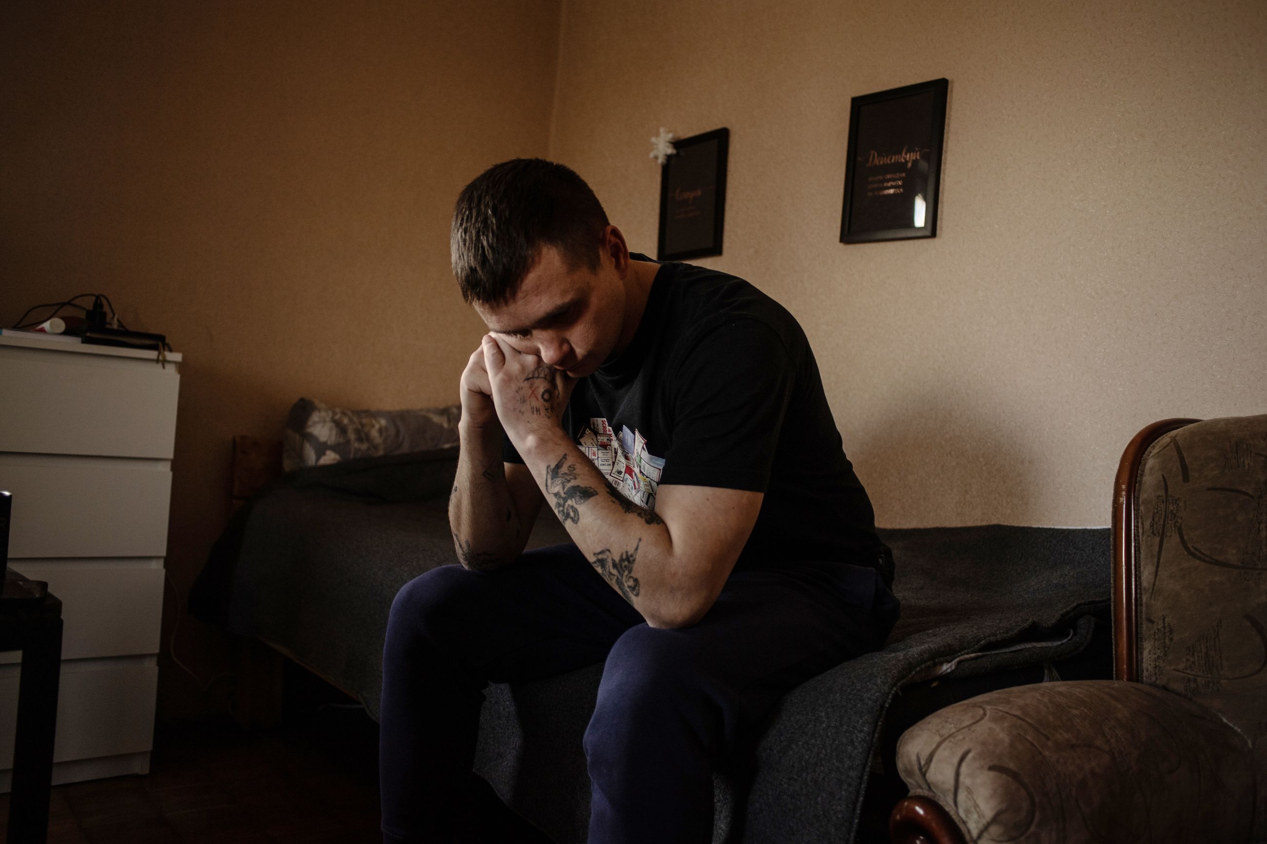 STAKK AV: «Dmitrii» stakk av fra fronten fordi han ikke lenger skjønte hva han sloss for. Nå lever han i frykt for å bli sendt tilbake.