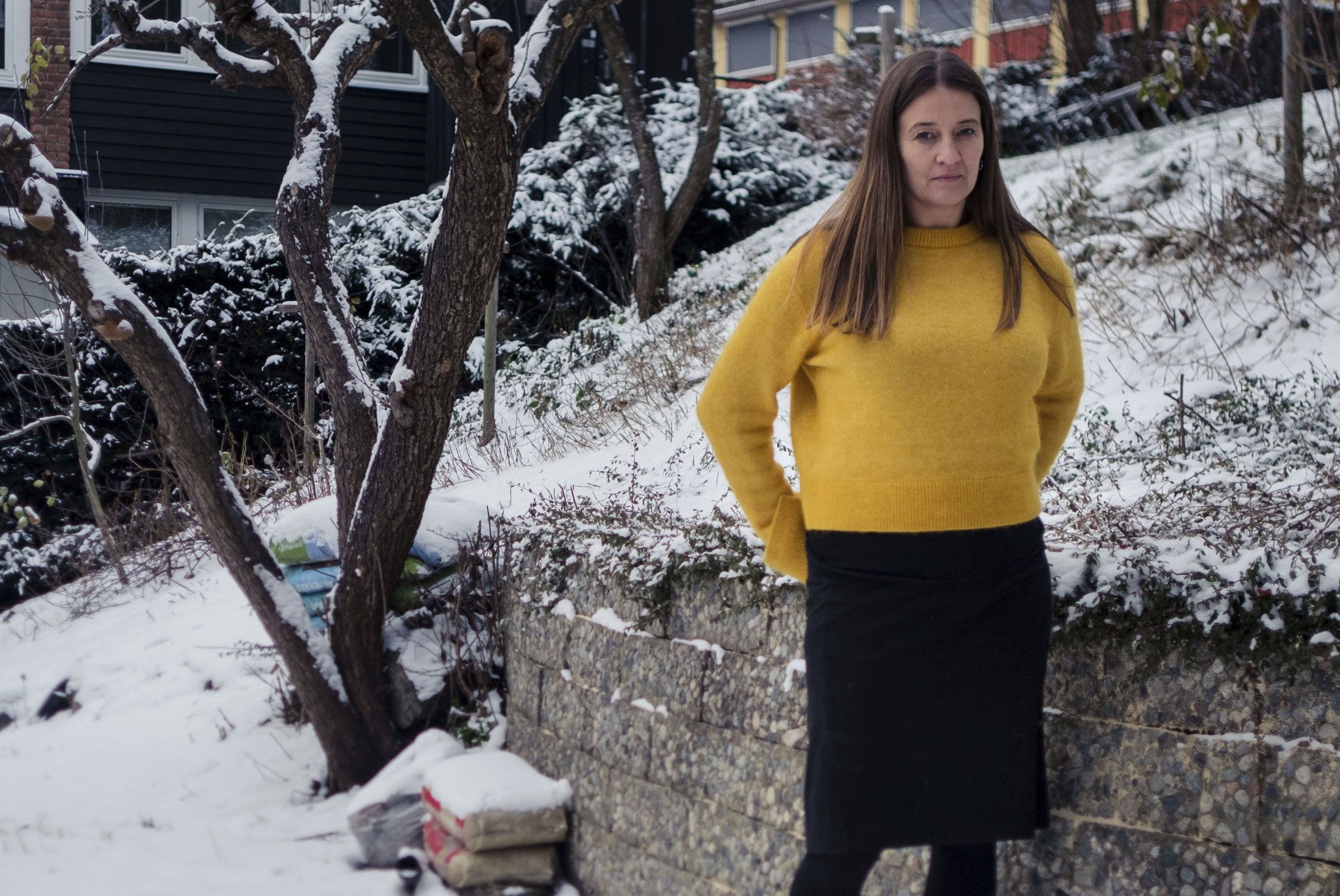 Politisk seniorrpdgiver i Norsk folkehjelp Bergdis Joelsdottir hjemme hos seg selv på Smestad. Sak: en rekke organisasjoner, som Norsk Folkehjelp, Leger Uten Grenser, Attac, Spire, krever at Norge endrer rolle i WTO og sikrer verdens befolkning tilgang på vaksiner og medisinsk utstyr.