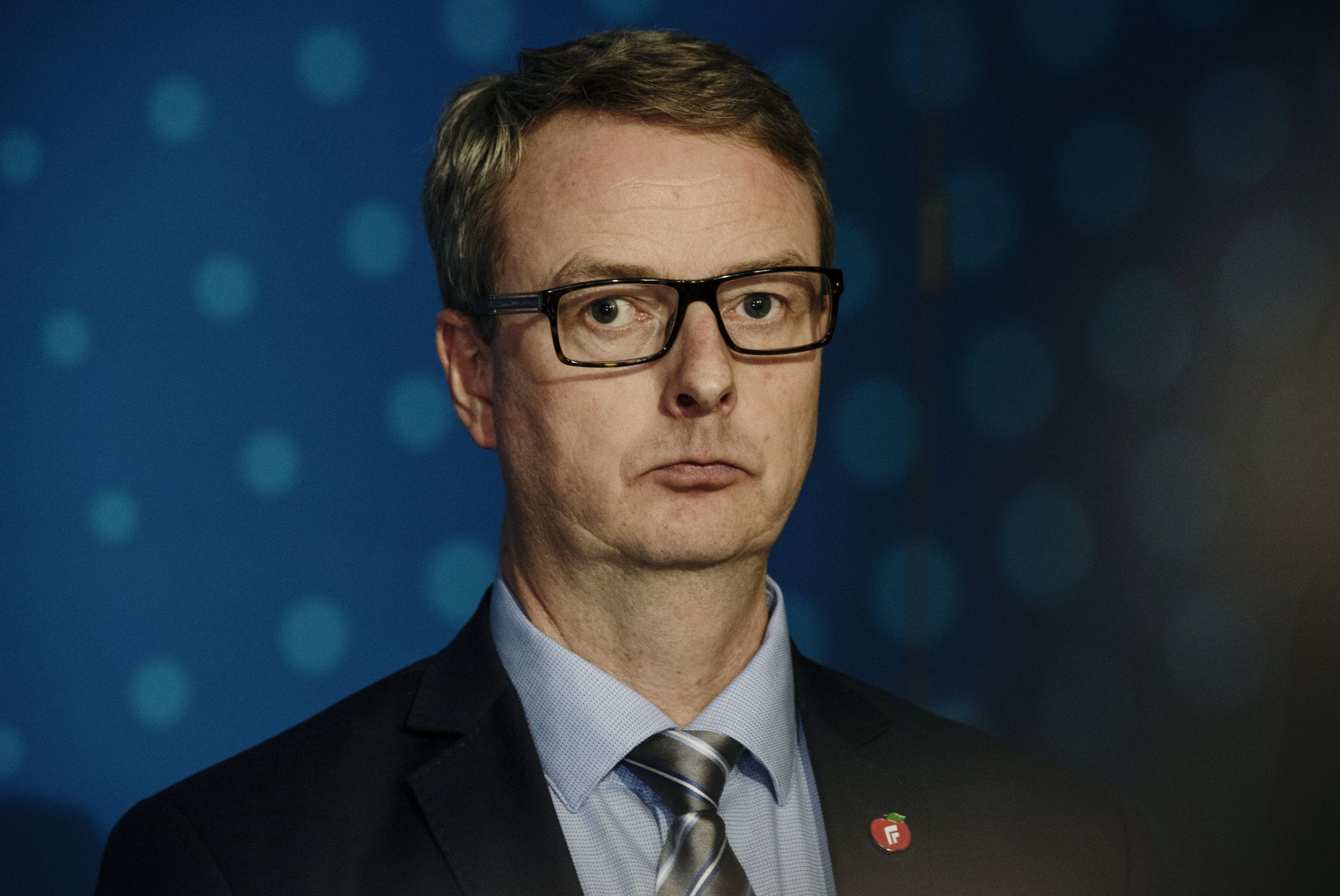 Pressekonferanse hos Fremskrittspartiet. Partileder, og nåværende finansminister, Siv Jensen går ut med at partiet trekker seg ut av regjeringen. Her sammen med nestleder Sylvi Listhaug og Terje Søviknes fra Frp. 
  
 Foto: Hanna Kristin Hjardar