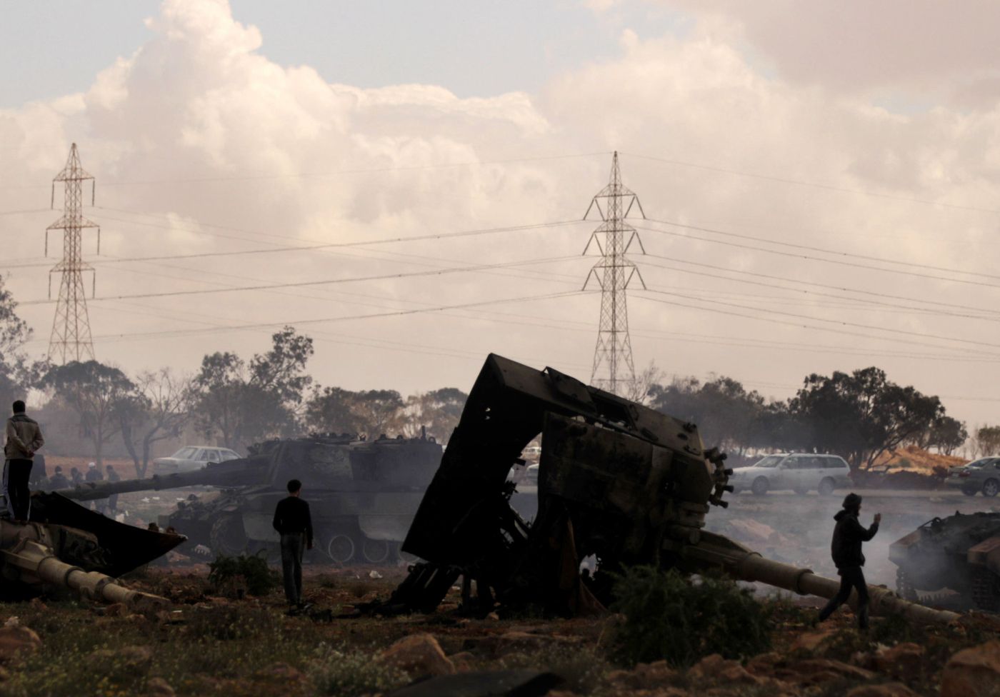 Smoke billows from wrecked tanks belonging to Moammer Khaddafi forces in al-Wayfiyah, 35 km West of Benghazi after being hit by French warplanes on March 20, 2011.  Dozens of Kadhafi military vehicles, including tanks, were destroyed in morning air strikes by the coalition west of Benghazi, as a semblance of normality returned with cars out on the road and street markets reopened in the rebel bastion.  TOPSHOTS  AFP PHOTO/PATRICK BAZ