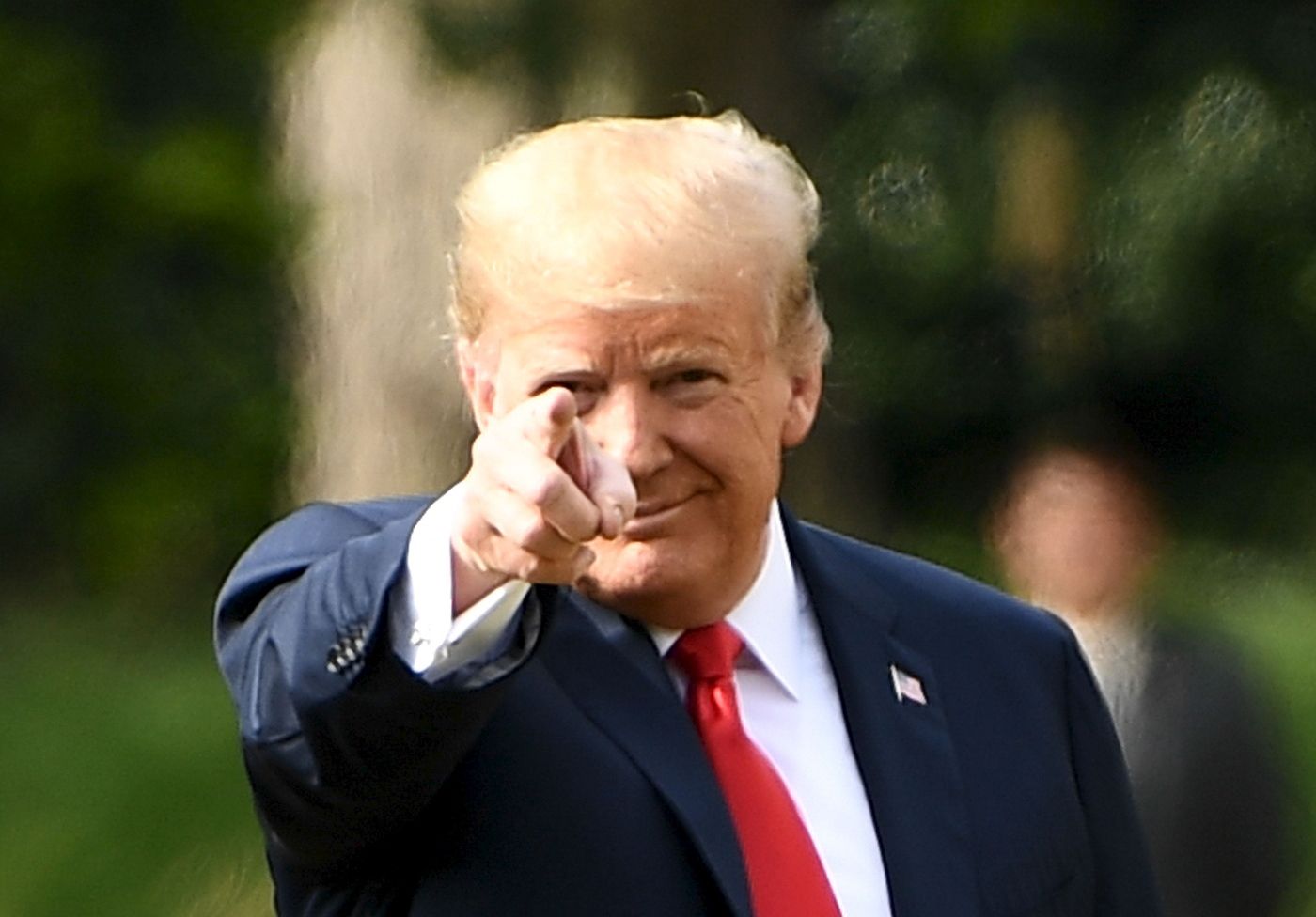 US President Donald Trump gestures as he prepares to board Marine One to depart the US ambassador's residence Winfield House in London on July 13, 2018. 
 US President Donald Trump launched an extraordinary attack on Prime Minister Theresa May's Brexit strategy, plunging the transatlantic "special relationship" to a new low as they prepared to meet Friday on the second day of his tumultuous trip to Britain. / AFP PHOTO / Brendan Smialowski