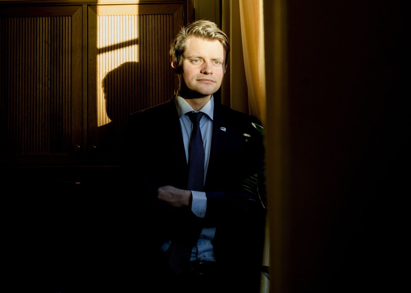 Peter Christian Frølich, justispolitisk talsperson for Høyre. Bildet er tatt på hans kontor på Stortinget