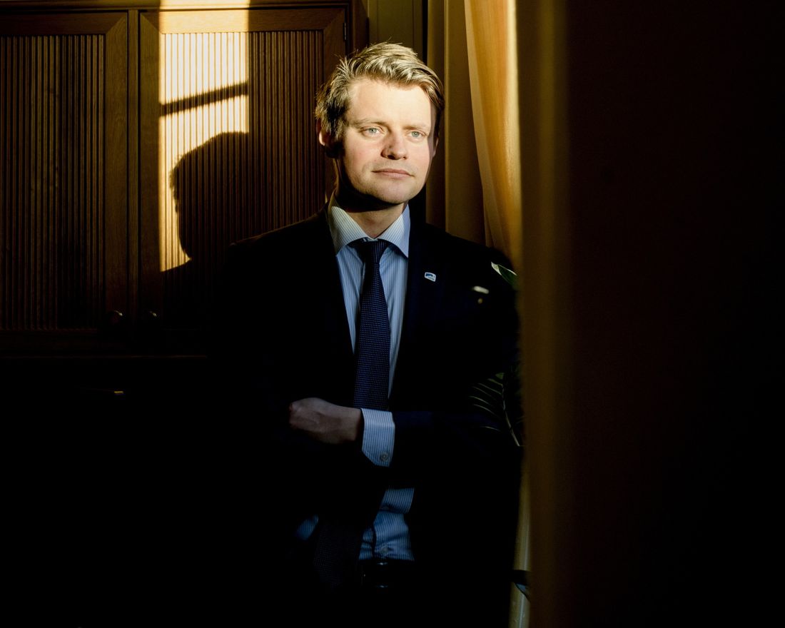 Peter Christian Frølich, justispolitisk talsperson for Høyre. Bildet er tatt på hans kontor på Stortinget