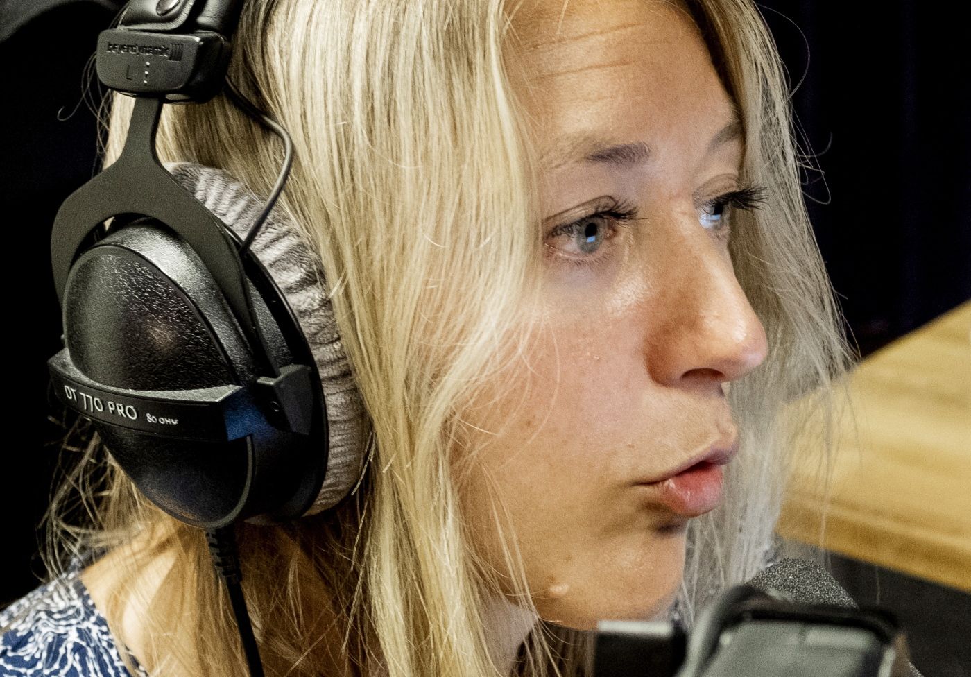 Portrett med fotballekspert og SV-er Mina Finstad Berg. Vi treffer henne rett før en podkast-innspilling i Myntgata 2, like ved Akershus festning. 
  
 Foto: Tom Henning Bratlie