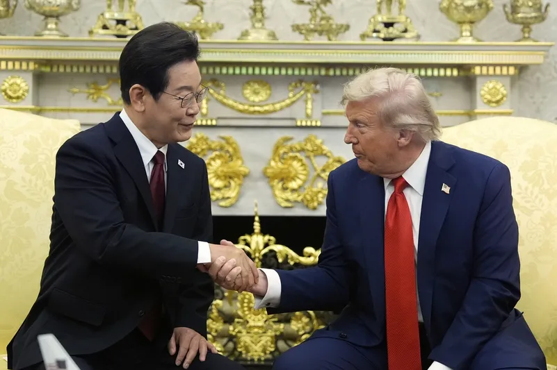 KOMPIS-TRØBBEL: Sør-Koreas president Lee Jae-myung besøkte Donald Trump denne uka.