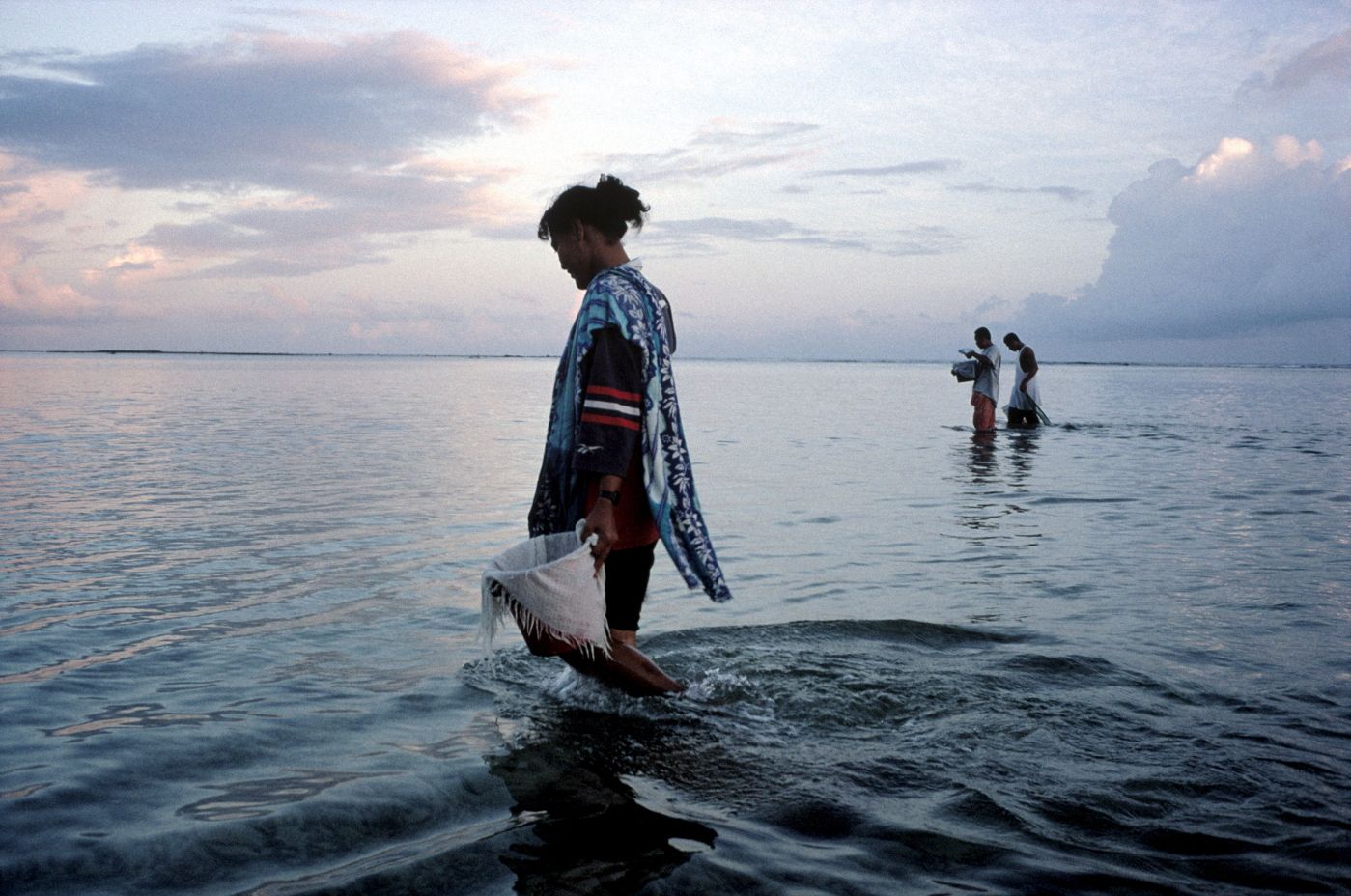 SAMOA. 2000. Palolo Worms. Returning from palolo fishing off Safotu.