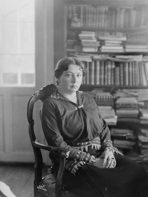 I et essay fra 1937 går Sigrid Undset inn i kjernen av Norges trosskifte – ikke som en fredelig overgang, men som et brudd med en gammel verden.