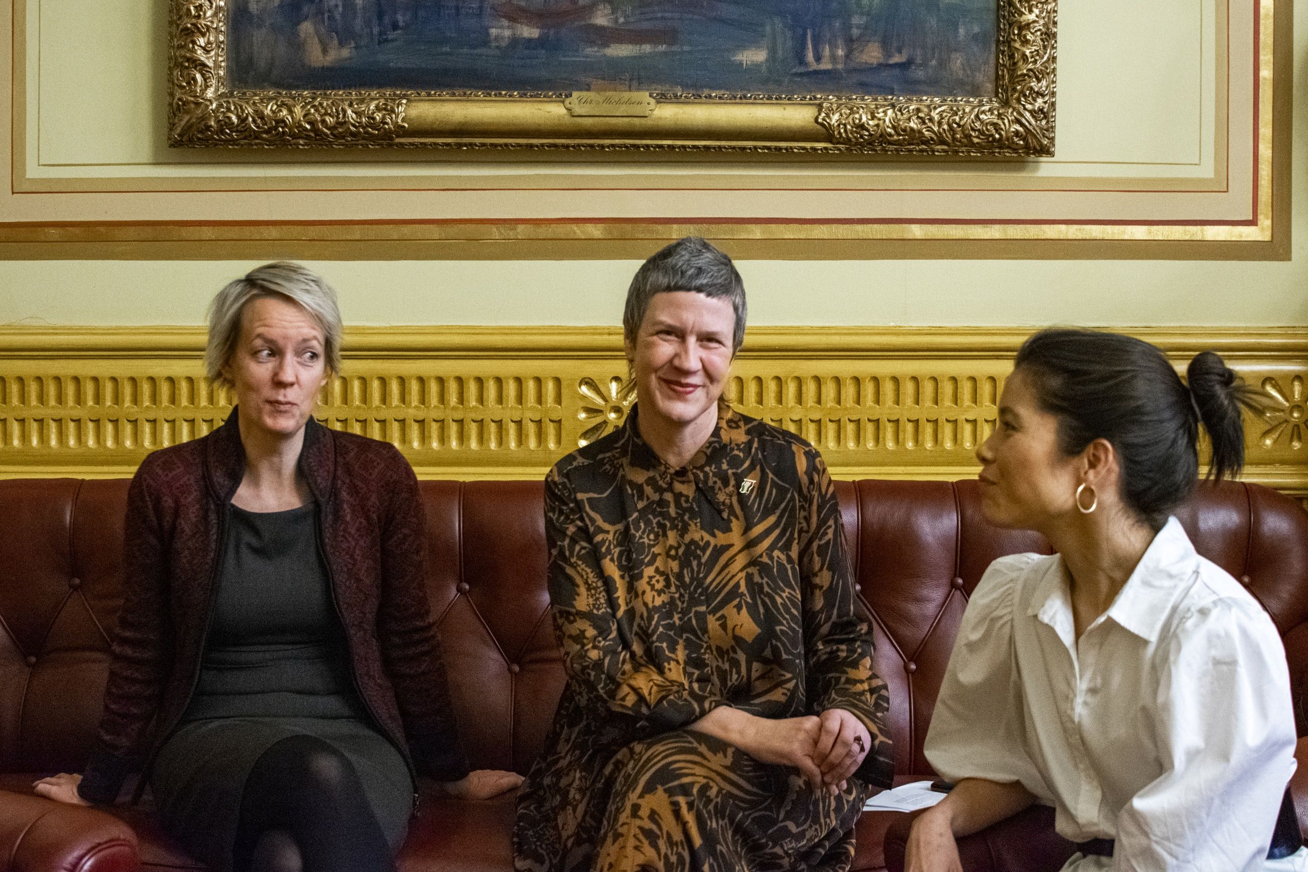 SAMLET: Ingrid Fiskaa (SV), Stine Westrum (Rødt) og Lan Marie Berg (MDG) vil ta fra Olje­fondet og gi til Palestina.