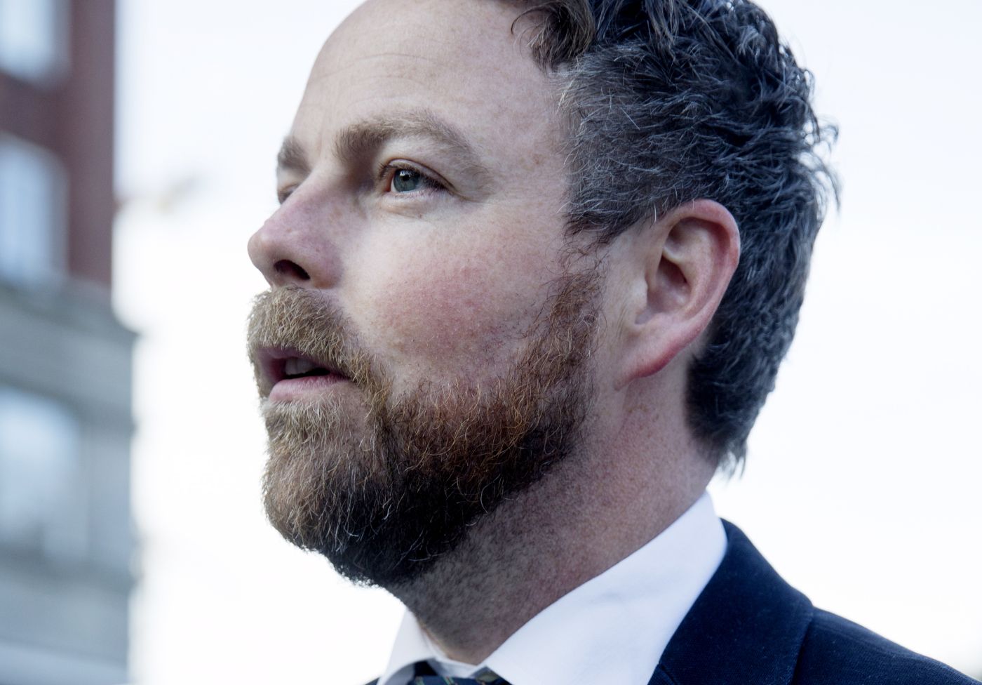 Kunskapsminister Torbjørn Røe Isaksen (H) på Youngstorget, intervjues om fraværsgrensen. 
  
 Foto: Tom Henning Bratlie