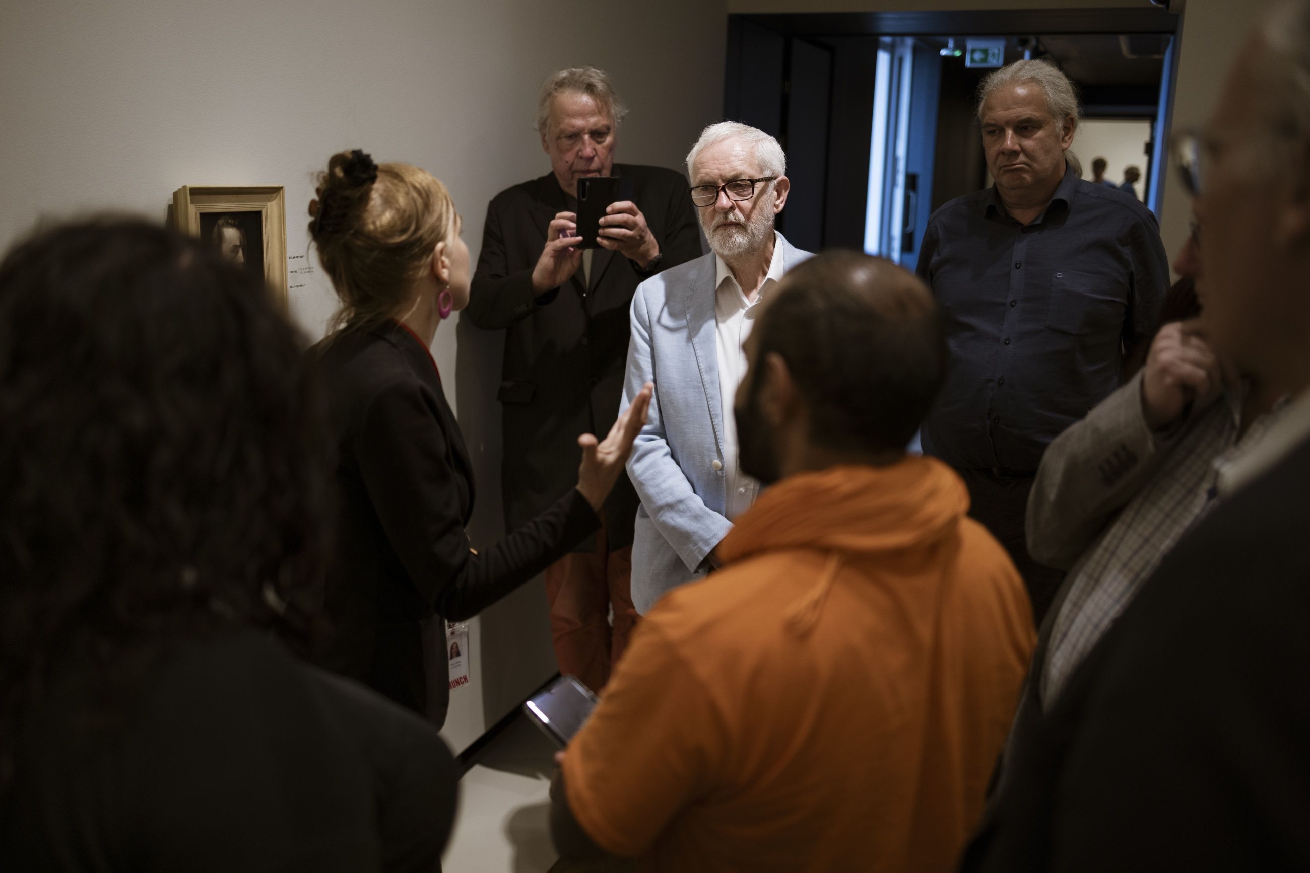 Skrik: Da Jeremy Corbyn var i Oslo, tok han turen til Munchmuseet. Bak ham står filmskaper Erling Borgen.