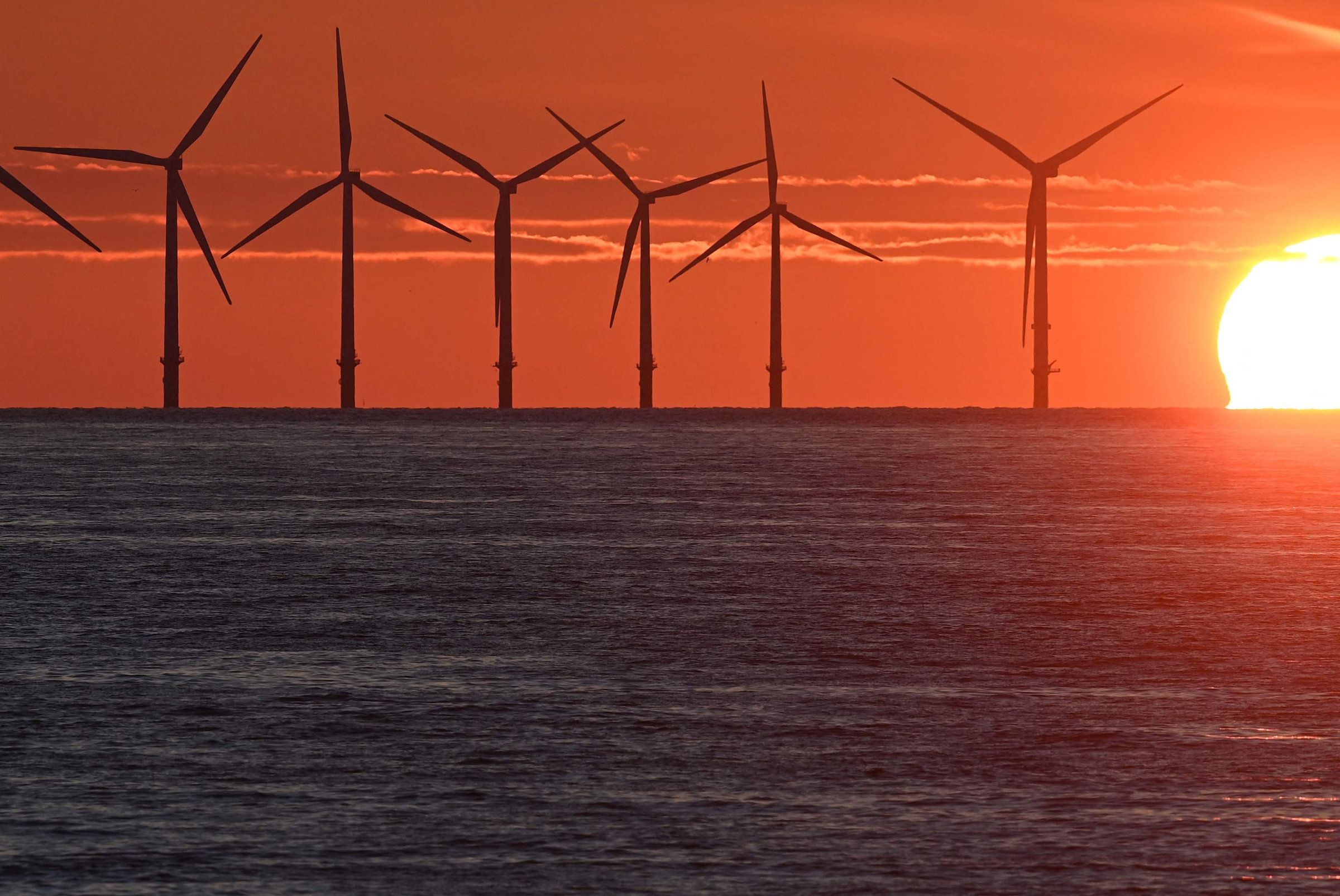 (FILES) - A picture taken 06 May 2001 shows the world’s largest offshore wind farm, Middelgrunden Windmill Farm, located in the Oeresund, three km from Copenhagen harbour. French companies EDF and  Alstom secured the tender to install hundreds of offshore wind turbines along the french coast, on April 6, 2012.      AFP PHOTO FILES SCANPIX SOEREN BIDSTRUP