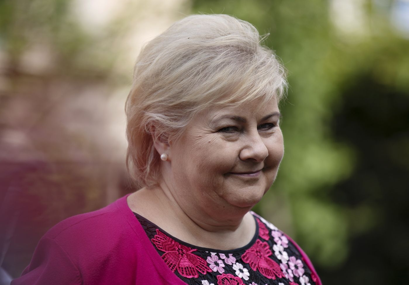 Oslo 20190626 
  
 Statsminister Erna Solberg holder sin halvårlige pressekonferanse i hagen på statsministerboligen på Frogner. 
  
 Foto: Andrea Gjestvang, Klassekampen