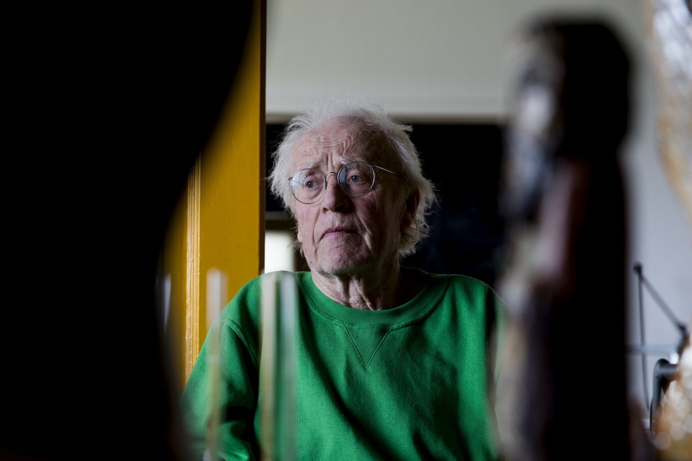 Kunstner og tidligere rektor ved Statens kunstakademi Guttorm Guttormsgaard har en omfattende samling av kunst og bøker i et nedlagt meieri på Blaker i Sørum. 
  
 Foto: Tom Henning Bratlie