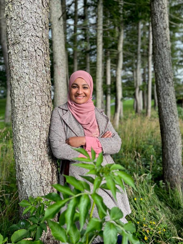 Mushrifa Ali Mubarak mener gratis buss i Stavanger kan være med på å bremse klimaendringene. Samtidig etterlyser hun klimaendring til det bedre i kommunens klasserom.