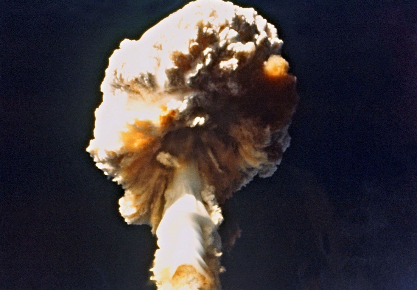 (FILES) This file photo taken on January 01, 1970 shows a French nuclear test at Mururoa, French Polynesia. 
 French Assembly on February 9, 2017 encouraged the compensation for victims of three decades of French nuclear tests. Researchers have established a link between France's nuclear tests over the Pacific ocean in the late 1960s and the high incidence of thyroid cancer in Polynesia.  / AFP PHOTO / -