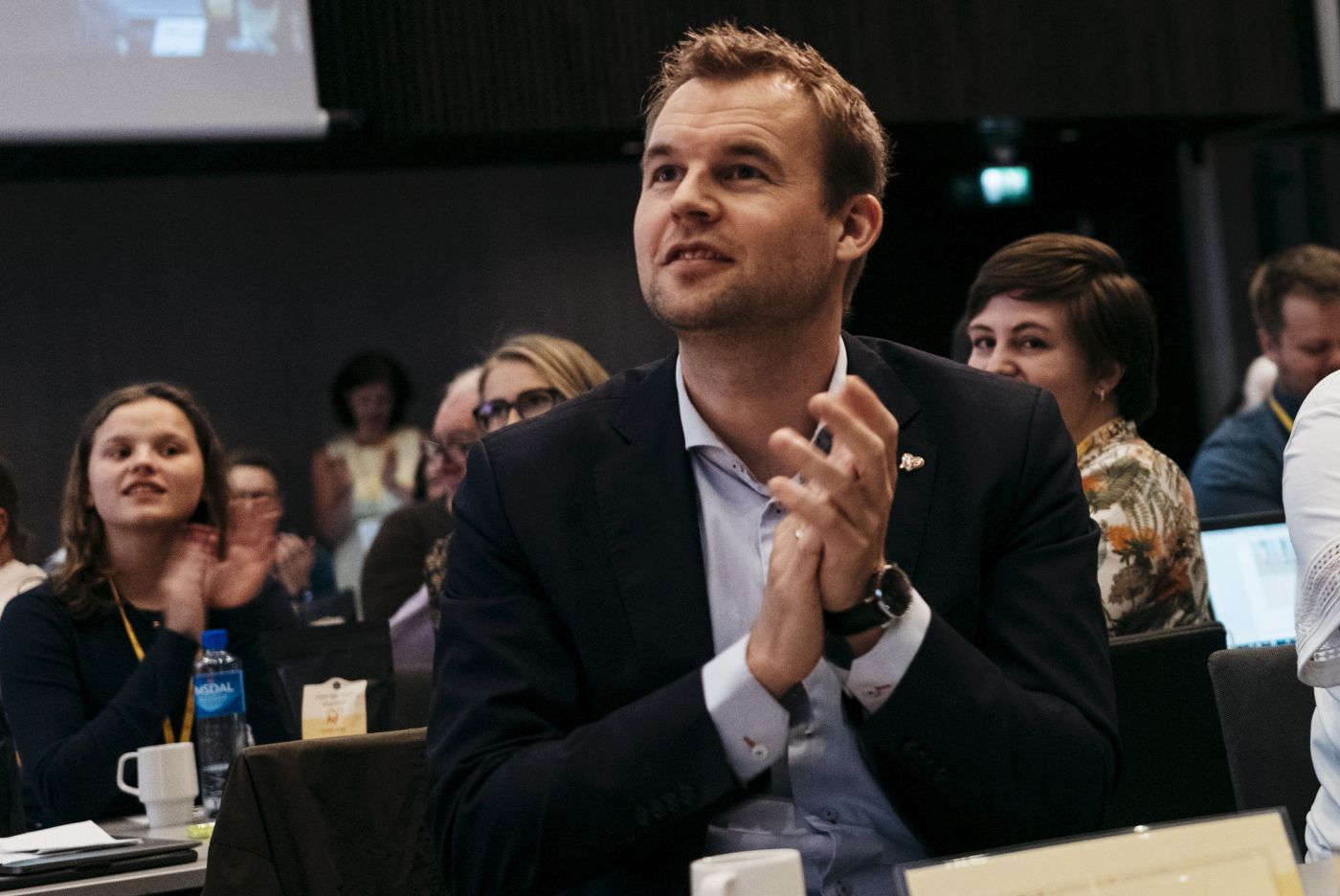 Leder i KrFU Martine Tønnessen, deltok på landsmøtet til Krf på Sola utenfor Stavanger. Her i samtale med påtroppende leder Kjell Ingolf Ropstad. Olaug Bollestad i forgrunnen. 
 Foto: Tommy Ellingsen