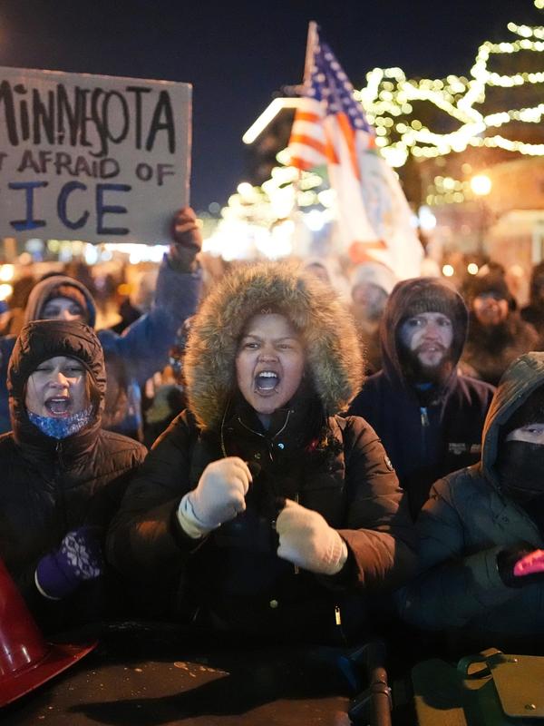 Katrina vanden Heuvel og John Nichols: Vi innstiller herved folket i Minneapolis som kandidat til årets fredspris.