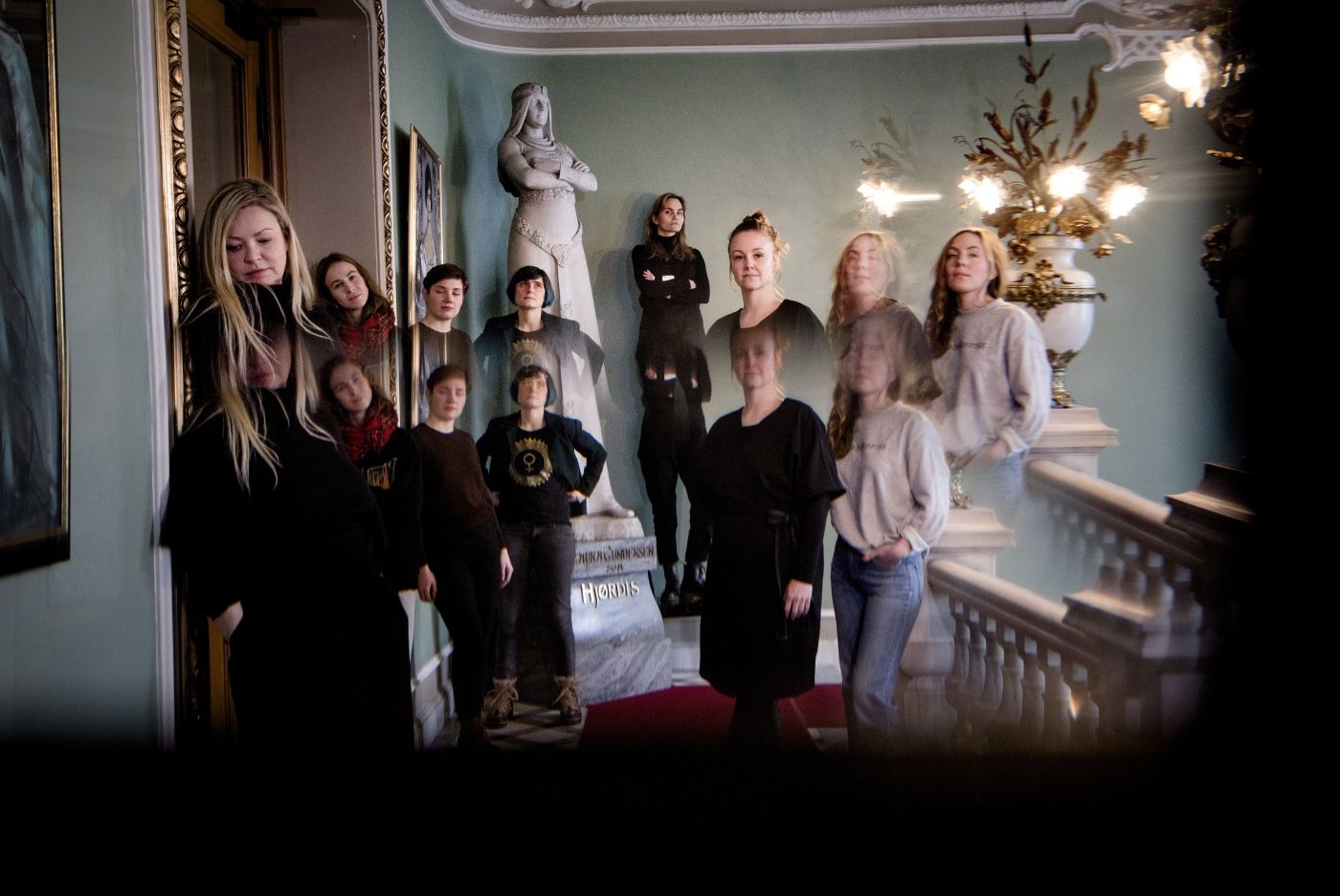 Metoo-panel til 8. mars-avisen. F.V: Tone-Lise Vilje, Malin Kulseth, InÈs Belli, Janne Lisesdatter Håkonsen, Martine Flatlie, Hildegunn Hovde, Julie Støp Husby.