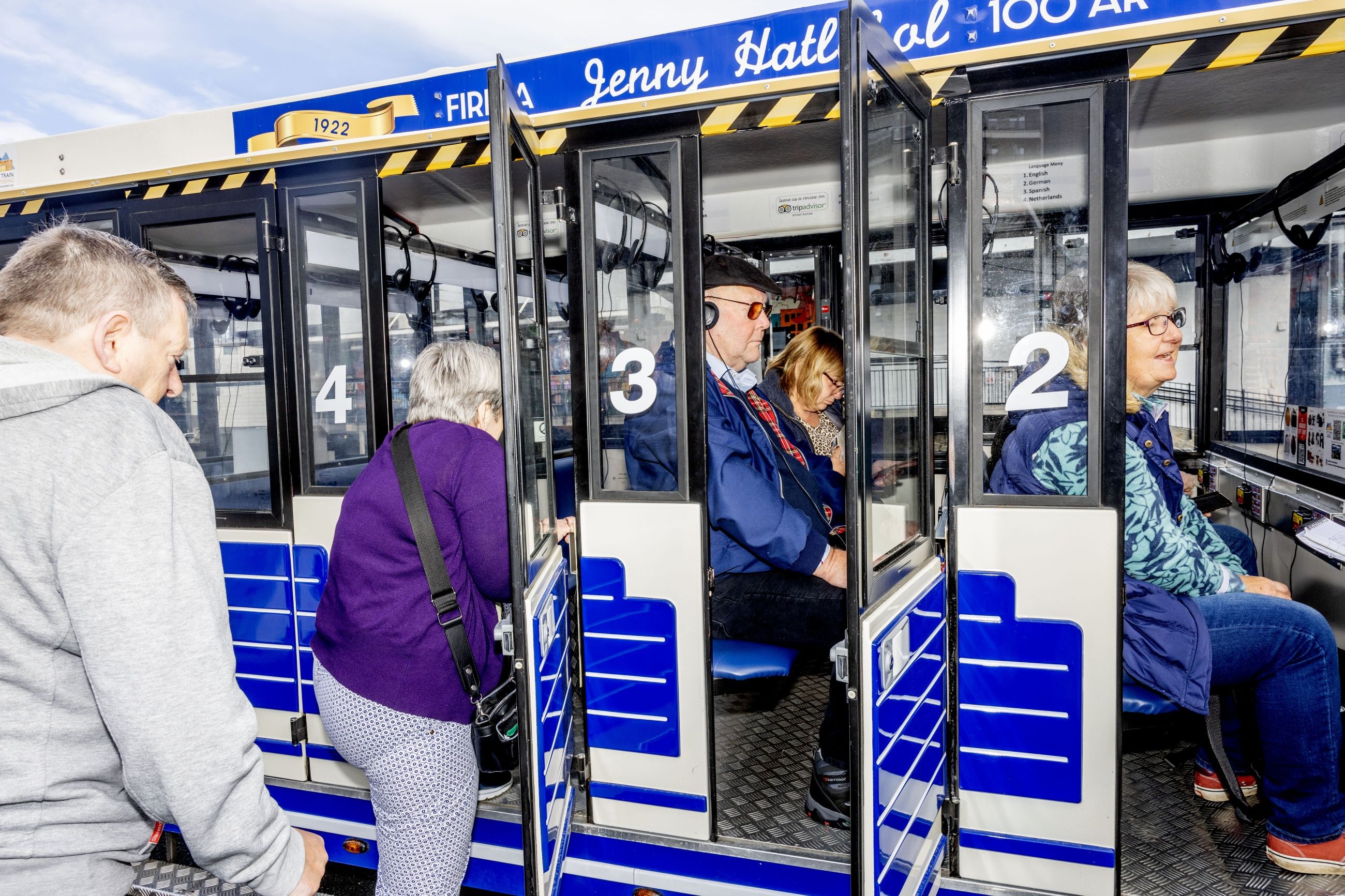 Snarvei: Cruise­turister i Ålesund tar Bytoget opp til byfjellet Aksla.