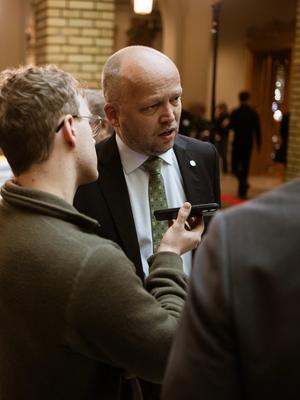 Vedum i harnisk: – Kan ikkje norske familiar stole på statsministeren?