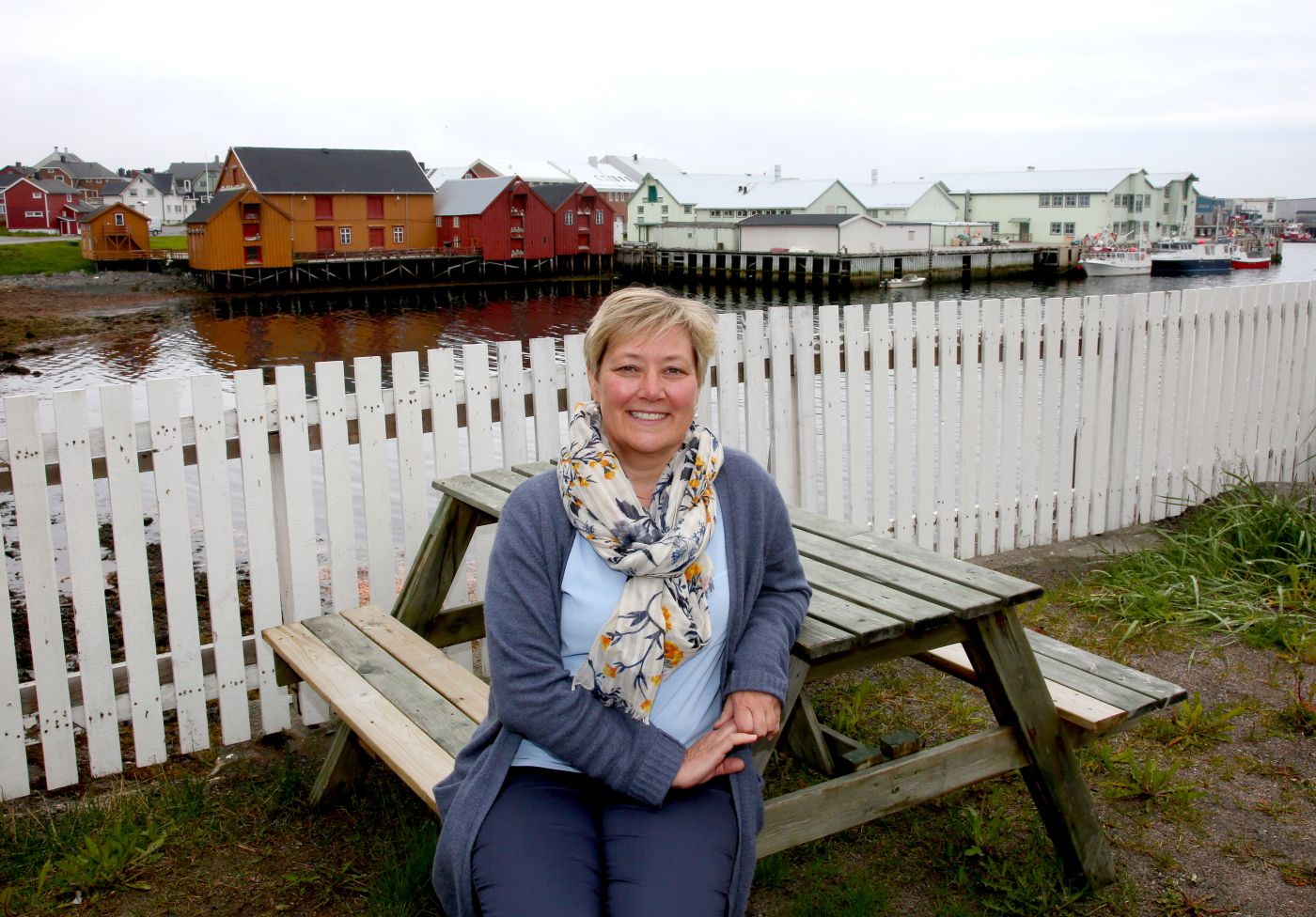 Varaordfører Catrine Rosanoff Aronsen (Ap) mener de tilførte statlige arbeidsplassene har betydd mye for Vardø, men hun frykter at antallet stillinger nå reduseres i det stille.