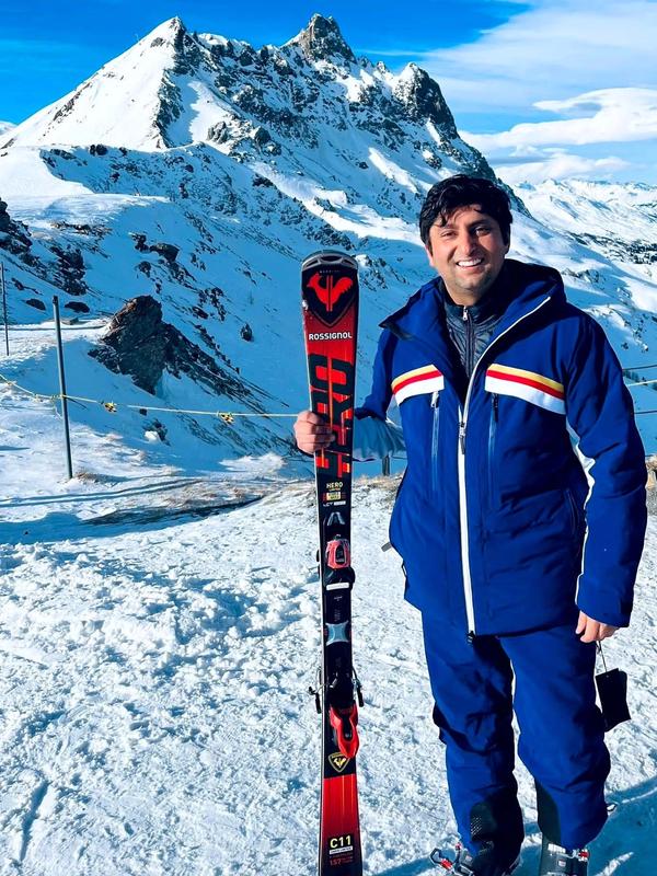 – De fleste Frp-ere elsker elbil, sier Himanshu Gulati (37)