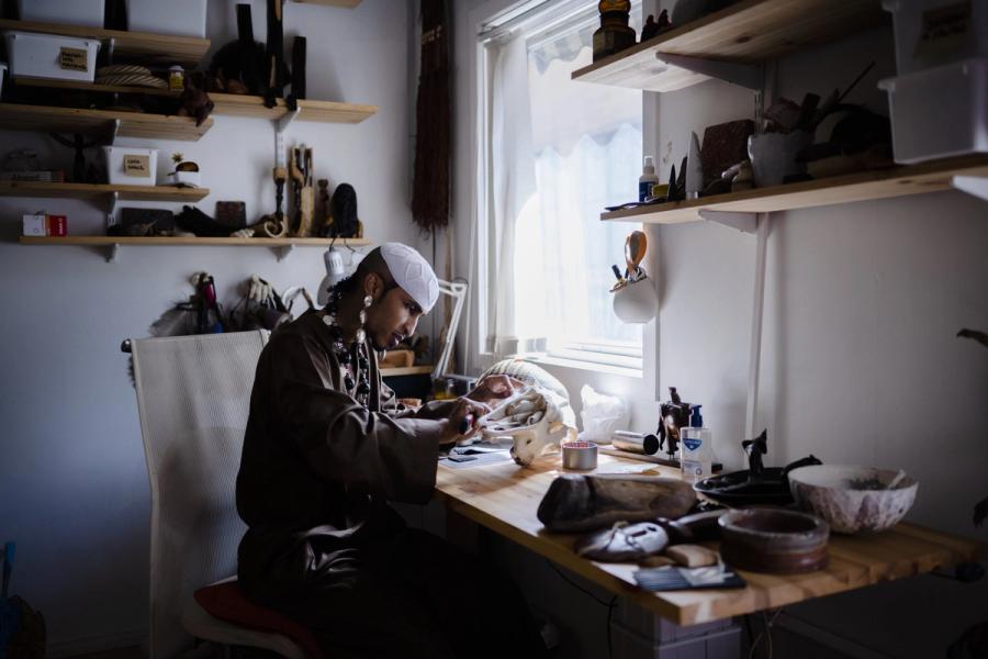 Norske kunstnere føler seg mer hetset enn noen gang. Kunstner Ahmed Umar vil snakke med sine hetsere.