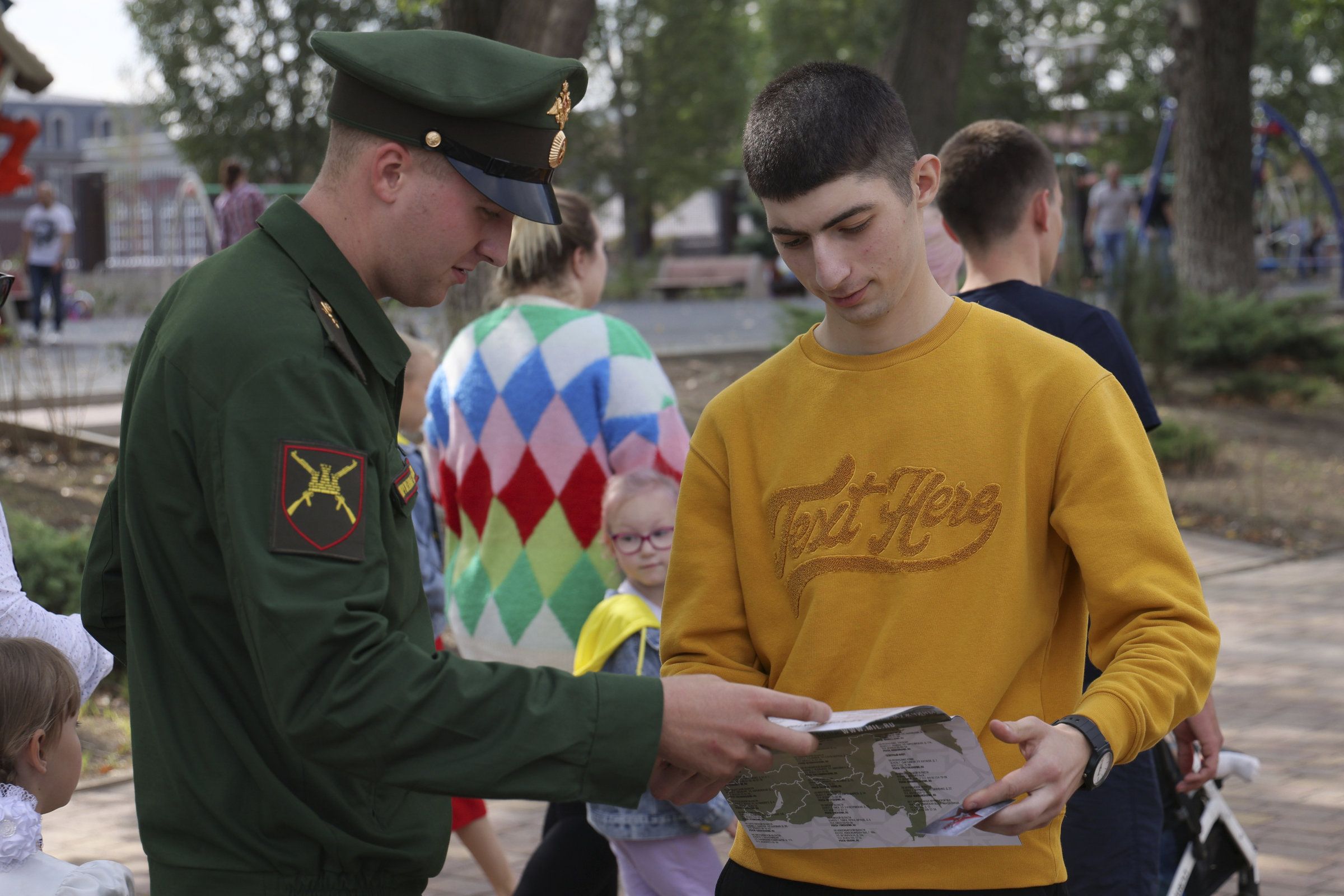 ROSTOV-ON-DON, RUSSIA ñ SEPTEMBER 17, 2022: A mobile Russian Army recruit selection office for contract soldiers in Levoberezhny Park. Erik Romanenko/TASS/Sipa USA *** Local Caption *** 41576140
