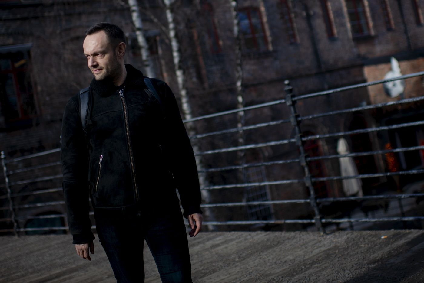 SV-politiker Torgeir Knag Fylkesnes jobber frem en plan om the New green deal, fremtidens industrisatsing. 
 Her er han ved Akerselva på sagene, i området der det for hundre år siden var aktiv industri.