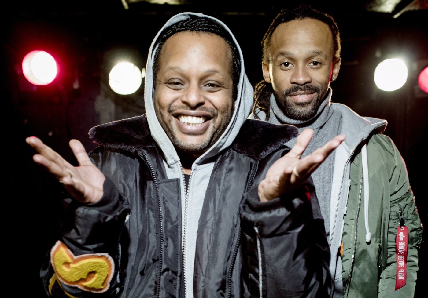 MADCON. Yosef Wolde-Mariam og Tshawe Baqwa 
 IdÈ til bilde: Albumet tematiserer bakgrunnen til duoen i hiphop-miljøet og bymiljøet i Oslo, og vi har dermed en tanke om å få gjort bilder i kjelleren der (tidl Barongsaim viktig arena på historiene på albumet), om vi får de til å låse oss ned.