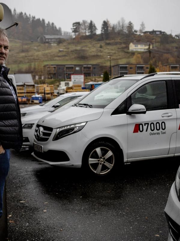 Regjeringa har fjerna påbodet om døgnopen drosjesentral Trur distrikta vil tapa
