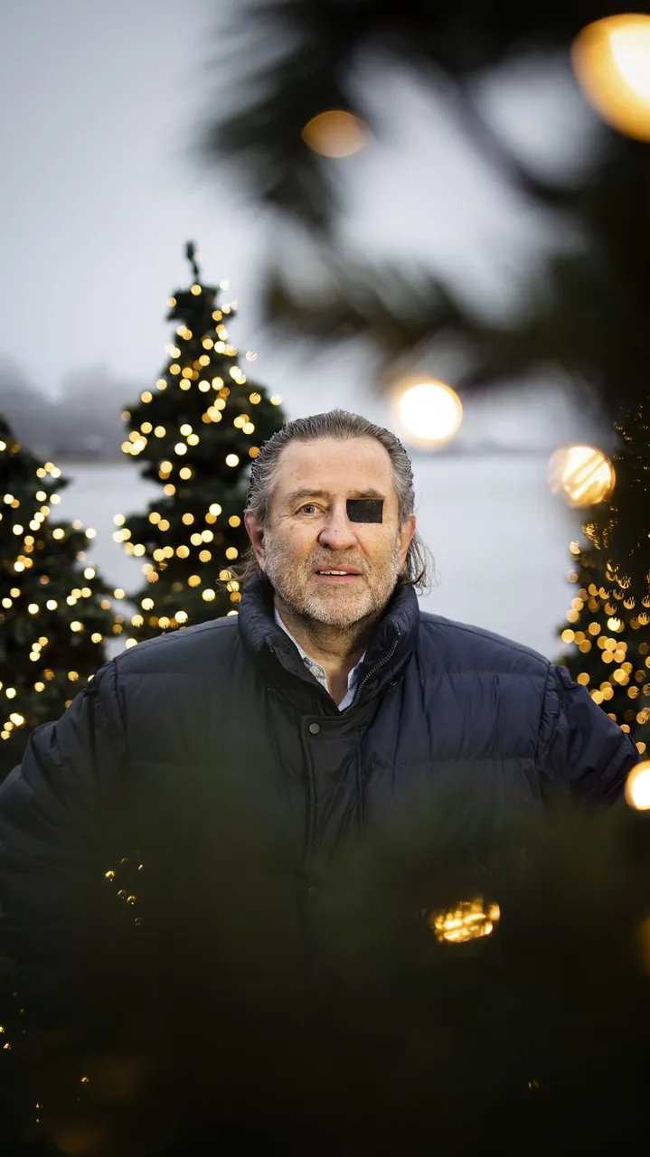 ALTERNATIVT: Første gang Henning Holstad arrangerte jul for byens løse fugler, kokte de suppe oppå et kirkealter. – Det var ikke helt velorganisert, litt på halv tolv, men det ble en hyggelig kveld, sier han.
