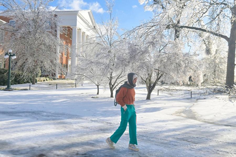 Espen Hammer: Ernst Fraenkels «Dobbeltstaten» viser at livet kan gå sin vante gang side om side med en autoritær stat.