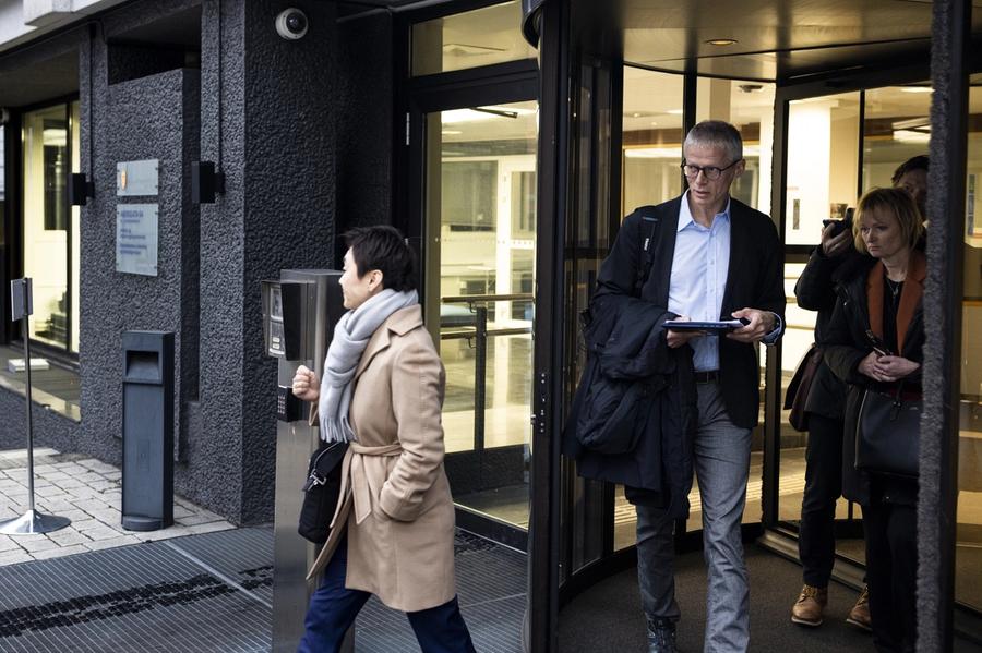 Nav-sjef Hans Christian Holte vil bruke hele 2023 på å få bort den ett år lange ventetida for sykepengeklager. – Ikke tillitsvekkende, sier Sp-veteran Per Olaf Lundteigen.