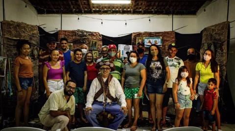 Apresentação do espetáculo Chico Jararaca em uma comunidade rural.