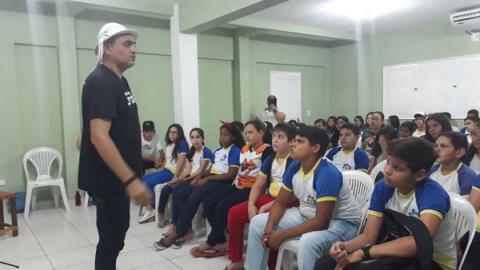 Apresentação do projeto Conexão Cordel em sala.