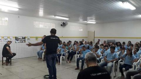 Apresentação do projeto Conexão Cordel em sala.