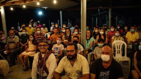 Apresentação do espetáculo Chico Jararaca em uma comunidade rural.