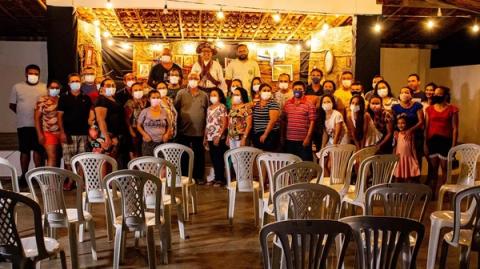 Apresentação do espetáculo Chico Jararaca em uma comunidade rural.