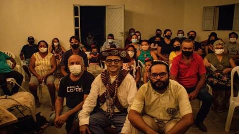 Apresentação do espetáculo Chico Jararaca em uma comunidade rural.